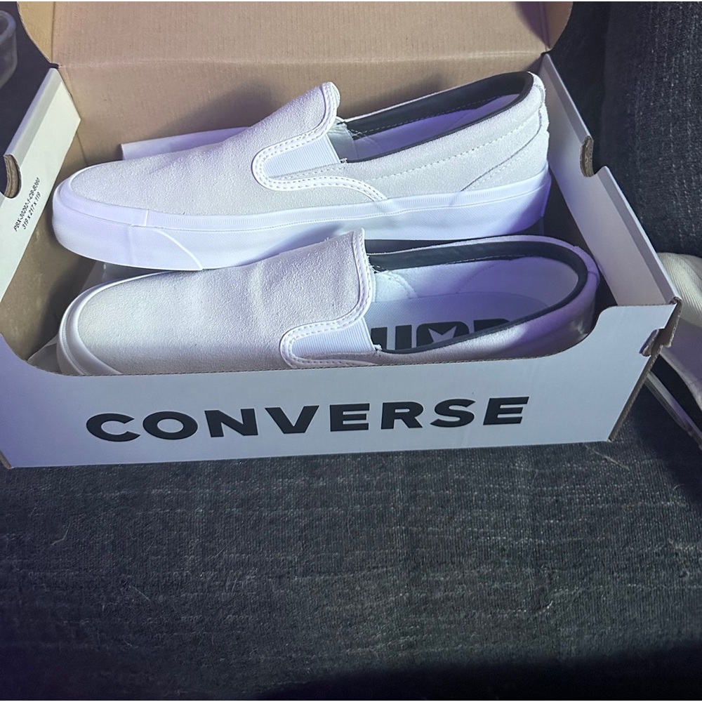 *DISCOUNT SHIP*  White Sued Slip On Converse - NWT size 10.5m / 9.5w